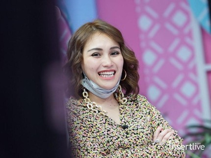 Ayu Ting Ting Batal Menikah, Kenapa Ayah Rozak Beri Pujian 'Wonder Woman'?