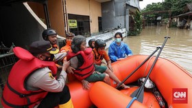 FOTO: Banjir Luapan Sungai di Pondok Gede dan Gunungputri