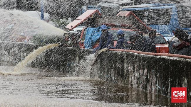 Usai Banjir, Anies Rotasi Kepala Dinas Sumber Daya Air DKI Kepala Dinas Sumber Daya Alam (SDA) adalah satu dari total 12 jabatan yang dirotasi Gubernur Anies Baswedan. Yusmada Faizal ditunjuk sebagai Kepala Dinas SDA.