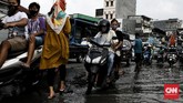 FOTO: Banjir Kiriman Landa Lagi Kampung Melayu Jakarta Banjir kiriman melanda lagi wilayah Kampung Melayu, Jakarta Timur, usai hujan deras pada akhir pekan lalu hingga Senin (8/2/2021) pagi.