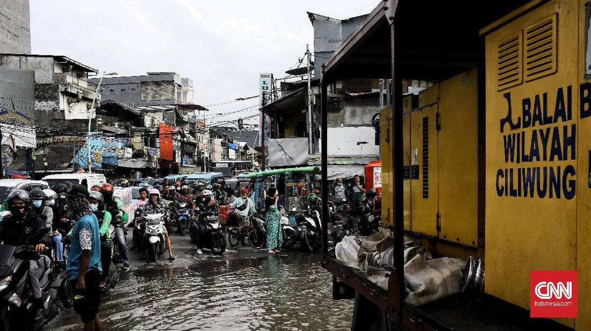 Pemprov Jakarta Kaji Relokasi Warga di Bantaran Kali ke Rusun