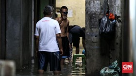 Banjir Jakarta Rendam 4 RW di Kampung Melayu