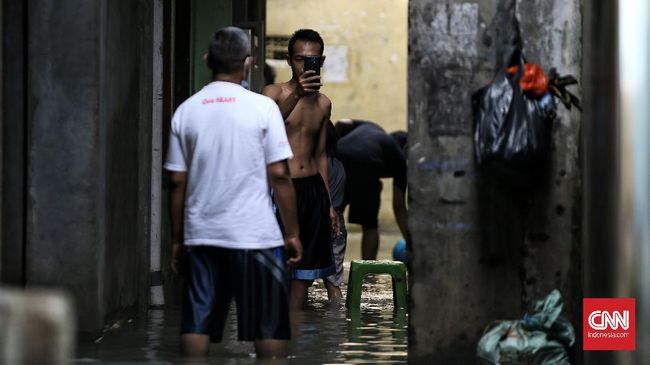 BPBD Sebut Banjir Jakarta Surut, Pengungsi Kembali ke Rumah BPBD DKI Jakarta menyatakan seluruh wilayah terdampak genangan dan banjir di wilayah Ibu kota telah surut pada Rabu (10/2) siang.