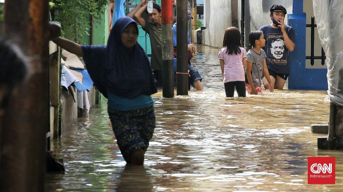FOTO: Banjir Kiriman Landa Lagi Kampung Melayu Jakarta