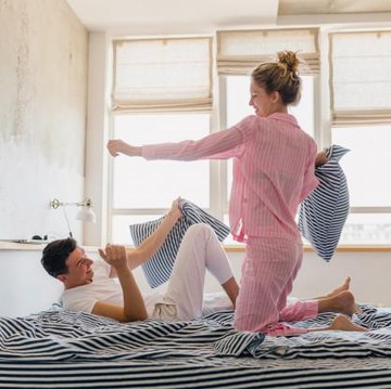 img-title Bukan Berarti Tidak Sayang, Ada Tanda Tidak Romantis Bahwa Pasangan Bisa Menjadi Jodoh Kita