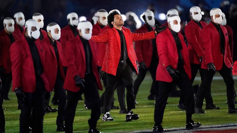 Chiefs Buccaneers Super Bowl Football The Weeknd performs during the halftime show of the NFL Super Bowl 55 football game between the Kansas City Chiefs and Tampa Bay Buccaneers, Sunday, Feb. 7, 2021, in Tampa, Fla. (AP Photo/Ashley Landis)