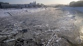 FOTO: Eropa Dilanda Cuaca Buruk, Suhu hingga -21 Derajat C Sejumlah negara di Eropa, mulai dari Belanda, Jerman, Inggris, dan Belgia tengah dilanda cuaca buruk dengan suhu dingin mencapai minus 5 derajat Celcius.