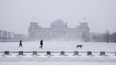 FOTO: Eropa Dilanda Cuaca Buruk, Suhu hingga -21 Derajat C Sejumlah negara di Eropa, mulai dari Belanda, Jerman, Inggris, dan Belgia tengah dilanda cuaca buruk dengan suhu dingin mencapai minus 5 derajat Celcius.