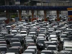Tarif Tol Makin Mahal, tapi Masih Macet Terus