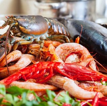 7 Makanan dan Minuman yang Tidak Boleh Dikonsumsi Bersama Seafood