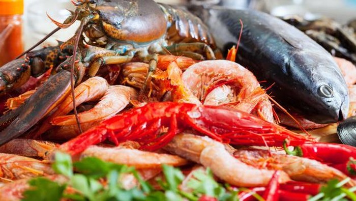 7 Makanan dan Minuman yang Tidak Boleh Dikonsumsi Bersama Seafood