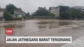 VIDEO: Jalan Jatinegara Barat Tergenang