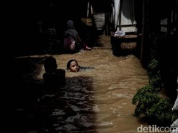 Ada 5 RT di Kampung Melayu yang Kebanjiran hingga 2,75 Meter