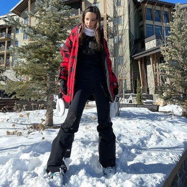 Fakta Putri Sulung Nia Daniaty VS Nia Ramadhani Jadi Kontroversi