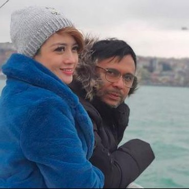 Ciuman Terakhir Prita Laura untuk Marthin Saba Saat Ibadah Tutup Peti