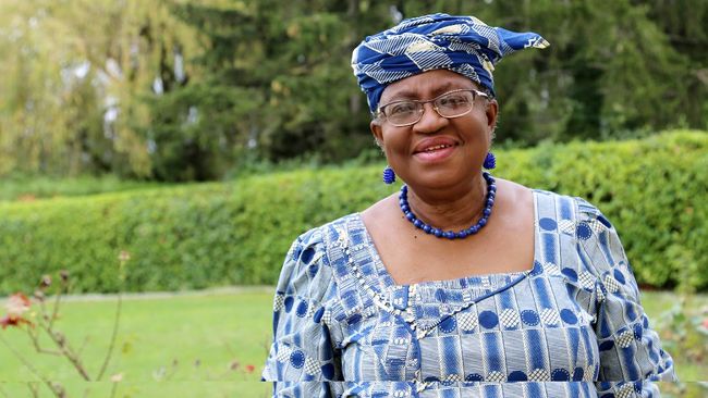 Ngozi Okonjo-Iweala menjadi perempuan sekaligus orang Afrika pertama yang memimpin Organisasi Perdagangan Dunia (WTO).