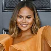 Contek Inspirasi Potongan Rambut Long Bob untuk Tampil Lebih Muda