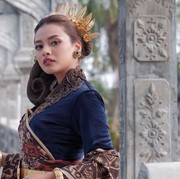 Potret Cantik Aurelie Hermansyah dalam Balutan Kain Tradisional