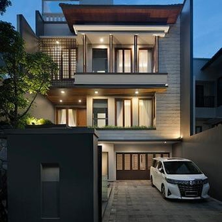 <p>Cut Meyriska dan Roger Danuarta menamai rumah baru mereka, Rumah Shaquille, persis seperti nama sang buah hati. (Foto: Instagram @rogerojey)</p>