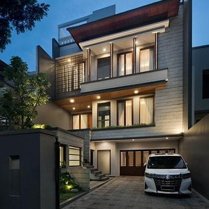 <p>Pasangan Cut Meyriska dan Roger Danuarta belum lama ini menunjukkan rumah baru yang mereka tempati, Bunda. (Foto: Instagram @rogerojey)</p>
