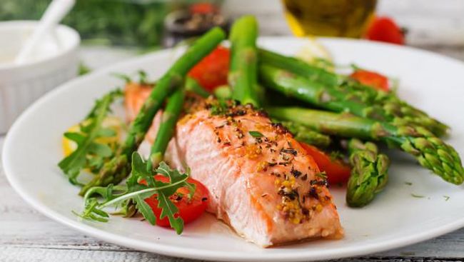 Demi mendapatkan seluruh manfaat ini, Anda perlu mengonsumsi salmon sebagai sumber asam lemak omega-3 di waktu yang tepat.