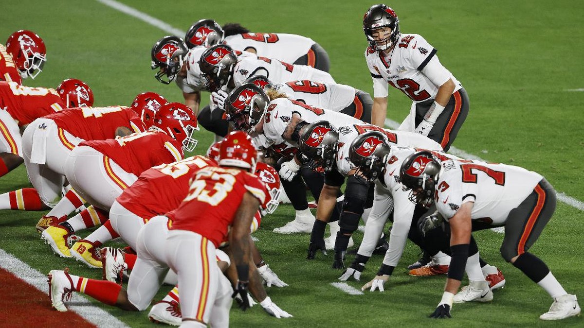 FOTO: Tom Brady Bawa Buccaneers Juara Super Bowl 2021