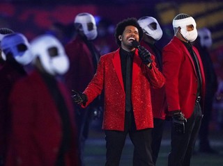 3 Fashion Item Ini Bisa Bikin Outfit Makin Standout di Konser The Weeknd