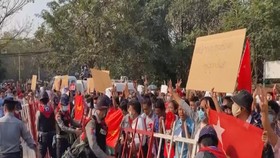 VIDEO: Unjuk Rasa Ribuan warga Protes Kudeta Myanmar