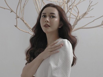 3 Seleb Cantik Ngidam Aneh Saat Hamil: Naik Helikopter hingga Ngemil Beras