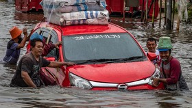 5 Hal yang Perlu Diantisipasi Mobil Matic Saat Terobos Banjir