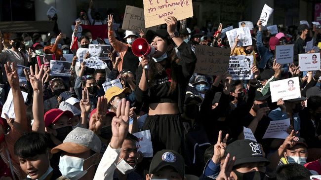 Sekjen PBB Marah Militer Myanmar Masih Represif ke Pedemo Sekjen PBB, Antonio Guterres, marah terhadap militer Myanmar yang masih bertindak represif demonstran yang menentang kudeta.