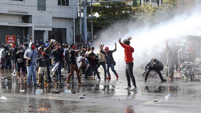 Kepolisian Myanmar membebaskan jurnalis lepas asal Jepang, Yuki Kitazumi, yang sempat ditahan saat meliput unjuk rasa di Kota Yangon.
