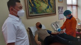 Pernah Positif Covid, Wakapolda Metro Jaya Donor Plasma Darah