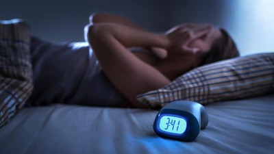 Bukan Mistis, Ini 4 Alasan Sering Tersentak dan Kaget saat Tidur
