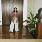 Mix and Match Kebaya al Tara Basro, dari Glamornya Red Carpet sampai Gaya Kasual