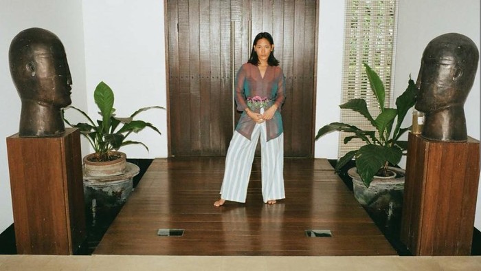 Mix and Match Kebaya al Tara Basro, dari Glamornya Red Carpet sampai Gaya Kasual