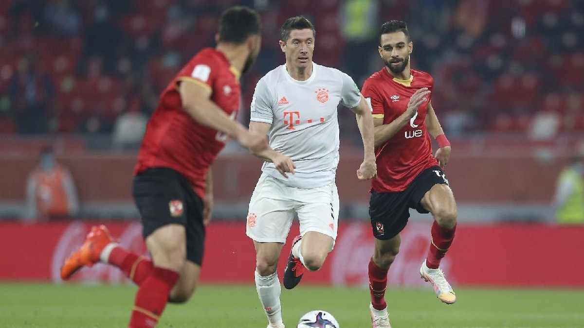 FOTO: Al Ahly vs Bayern, Lewandowski Bawa Raja Eropa ke Final