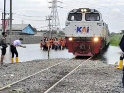 Rel Kebanjiran Ditinggikan, Kereta ke Semarang Berangsur Normal