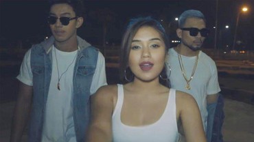 img-title Lirik Lagu Panjat Sosial - Roy Ricardo Feat Gaga Muhammad & Lula Lahfah