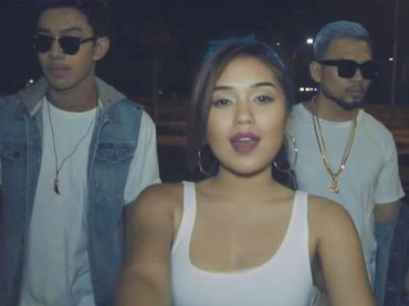 img-title Lirik Lagu Panjat Sosial - Roy Ricardo Feat Gaga Muhammad & Lula Lahfah