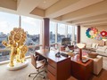 Bermalam di Kamar Hotel Gemas Rancangan Takashi Murakami