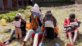 FOTO: Kesempatan Kedua Ibu Muda di Kenya Kembali Sekolah Suara tangis bayi dan cekikikan bocah memecah kesunyian dari balik ruang belajar di Serena Haven Secondary, sekolah perempuan korban pelecehan seksual.