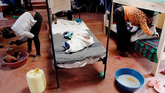 FOTO: Kesempatan Kedua Ibu Muda di Kenya Kembali Sekolah