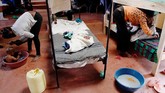FOTO: Kesempatan Kedua Ibu Muda di Kenya Kembali Sekolah Suara tangis bayi dan cekikikan bocah memecah kesunyian dari balik ruang belajar di Serena Haven Secondary, sekolah perempuan korban pelecehan seksual.