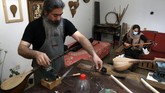 FOTO: Harmoni Persia dalam Petikan Dawai Tanbur dan Setar Mengenal Tanbur dan Setar, alat musik petik tradisional Persia yang masih dikenal hingga saat ini.