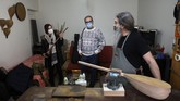 FOTO: Harmoni Persia dalam Petikan Dawai Tanbur dan Setar Mengenal Tanbur dan Setar, alat musik petik tradisional Persia yang masih dikenal hingga saat ini.