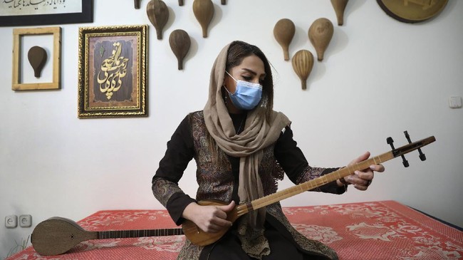 FOTO: Harmoni Persia dalam Petikan Dawai Tanbur dan Setar