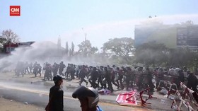 VIDEO: Polisi Myanmar Lepas Tembakan, Pedemo Lari Kocar-kacir