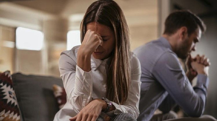 6 Cara Hilangkan Sakit Hati Setelah Diselingkuhi Suami Menurut Ahli Bisakah rasa sakit hati hilang setelah diselingkuhi suami? Para ahli terapis hubungan memberikan saran cara menghilangkan sakit hati setelah diselingkuhi.