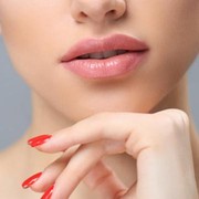 Aman dan Mudah, Ini 5 Cara Alami Mencerahkan Bibir Gelapmu